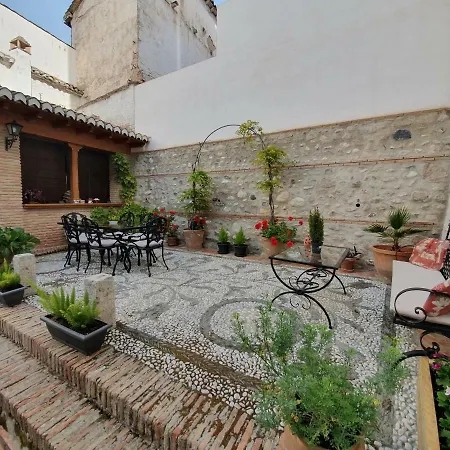 Casa Del Aljarife Guest house